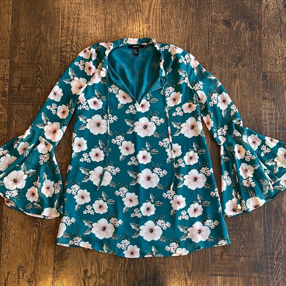 Forever 21 Floral Bell Sleeve Dress